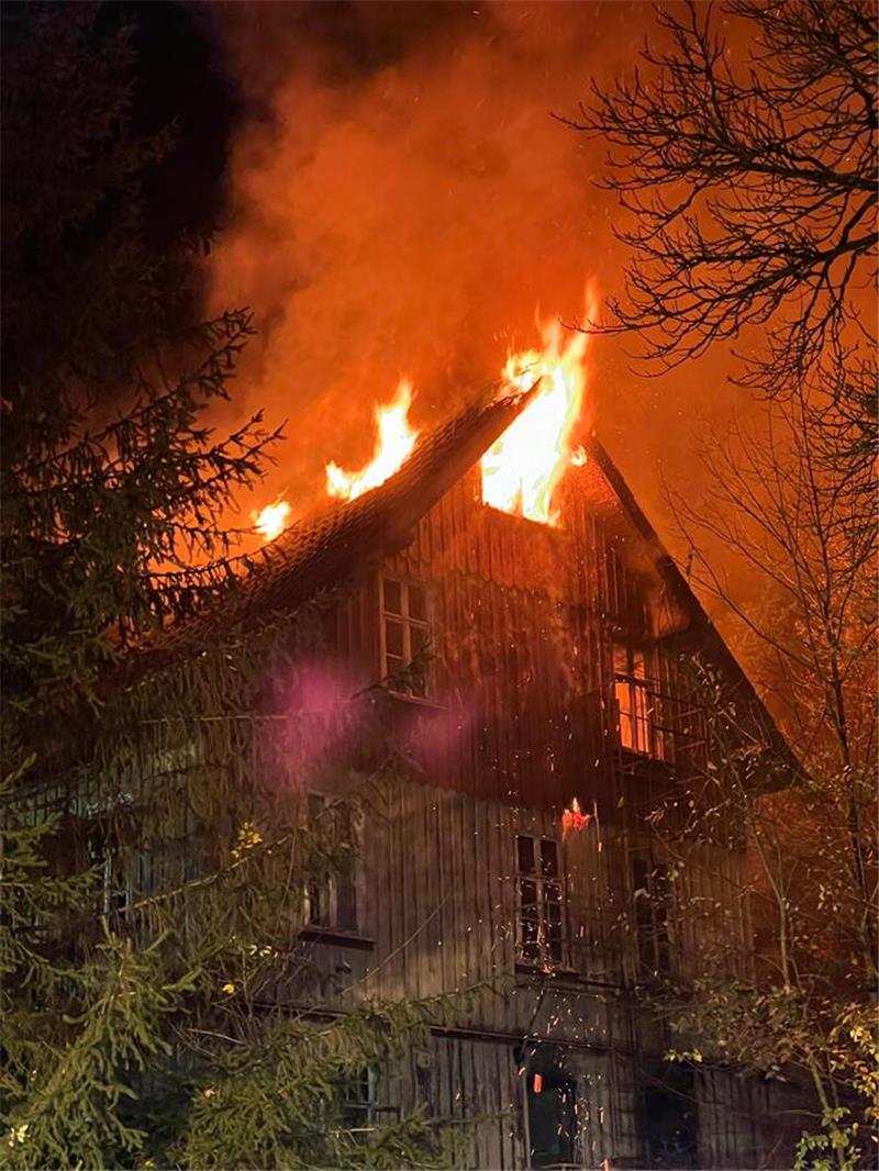 „Waldkater“ bei Lautenthal in Flammen