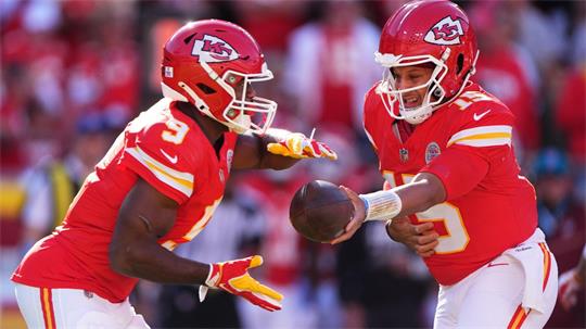 Walker (links) erzielte den ersten Touchdown für die Chiefs.