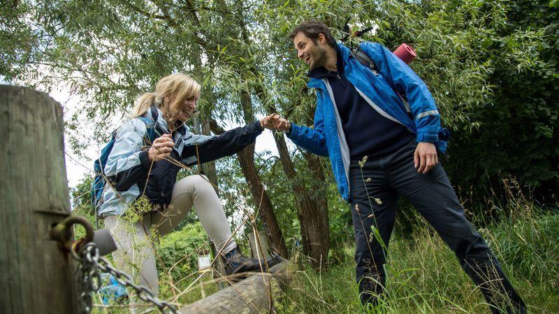 6 Gründe, warum Wandern gesund und glücklich macht Wandern sorgt für gute Laune. Foto: Christin Klose/dpa-tmn