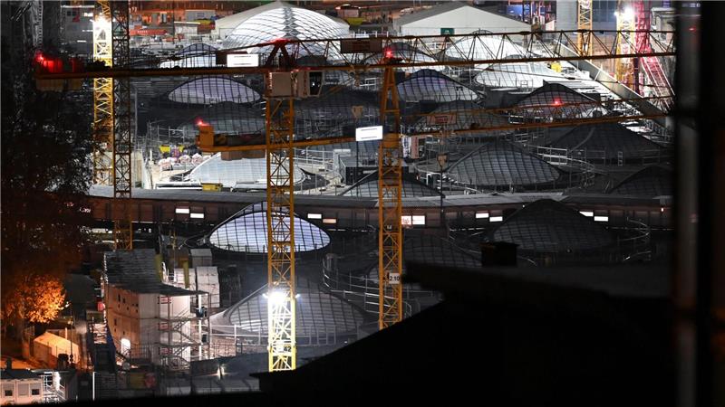 Wann gehen im neuen Stuttgarter Tiefbahnhof auch offiziell die Lichter an? 