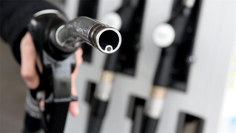 Was macht der Spritpreisdeckel? SPD fordert Tempo von Reiche Wann haben Autofahrer Klarheit?
