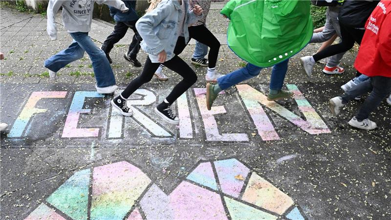 Wann starten sinnvoll die Sommerferien? Der Deutsche Philologenverband hat einen Vorschlag. (Archivbild)
