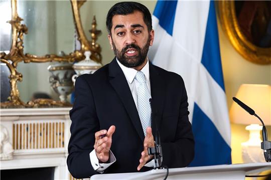 War Ende März 2023 nach Sturgeons überraschendem Rücktritt ins Amt gekommen: Humza Yousaf.