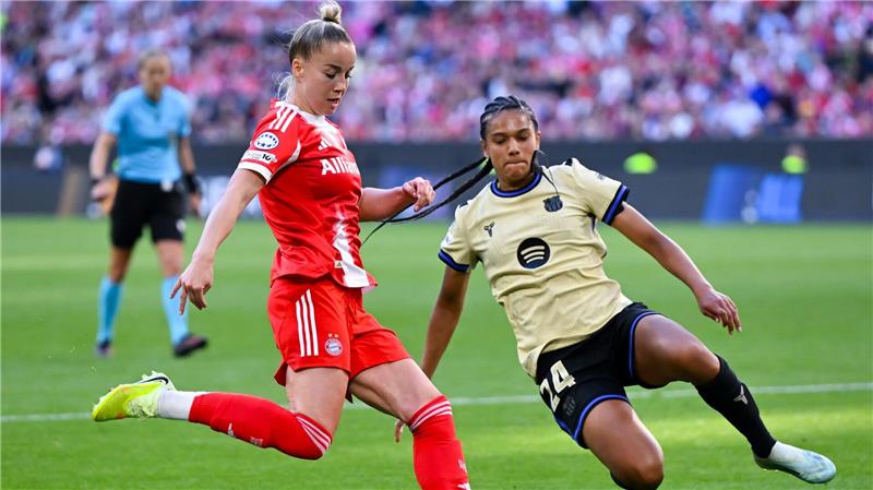 War vor dem 0:1 unaufmerksam: Münchens Giulia Gwinn (l).