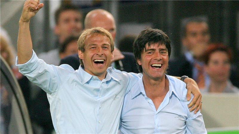 Waren früher ein erfolgreiches Trainer-Duo in der Nationalmannschaft: Jürgen Klinsmann (l) und Joachim Löw
