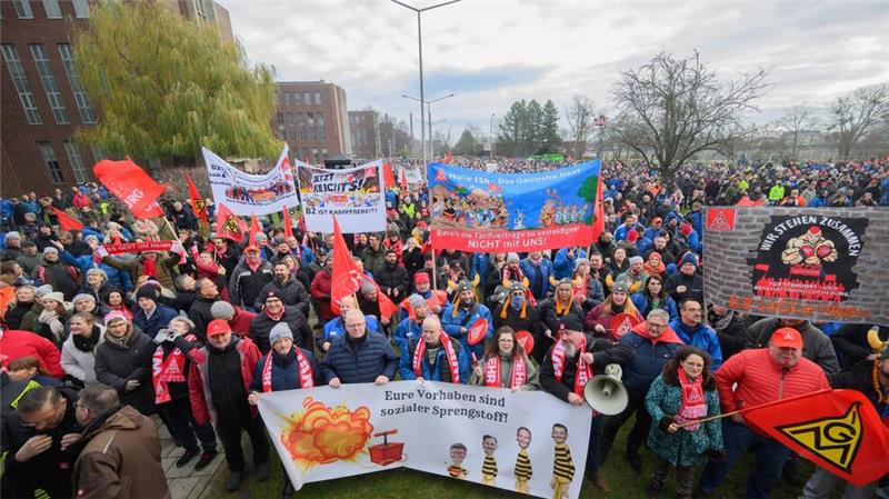 Flächendeckender Warnstreik setzt VW unter Druck Warnstreik im Wolfsburger Stammwerk: Bei Volkswagen ist es der größte Ausstand seit Jahren.