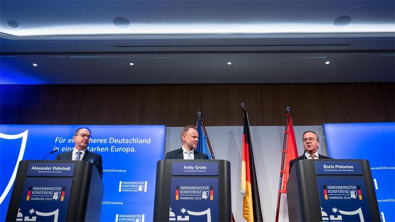 Was Firmen oder Sicherheitsfirmen mit Spezialfähigkeiten künftig erlaubt sein soll, um wichtige Einrichtungen zu schützen, werde aktuell innerhalb der Bundesregierung und mit den Ländern besprochen, heißt es aus dem Bundesinnenministerium. (Archivbild)