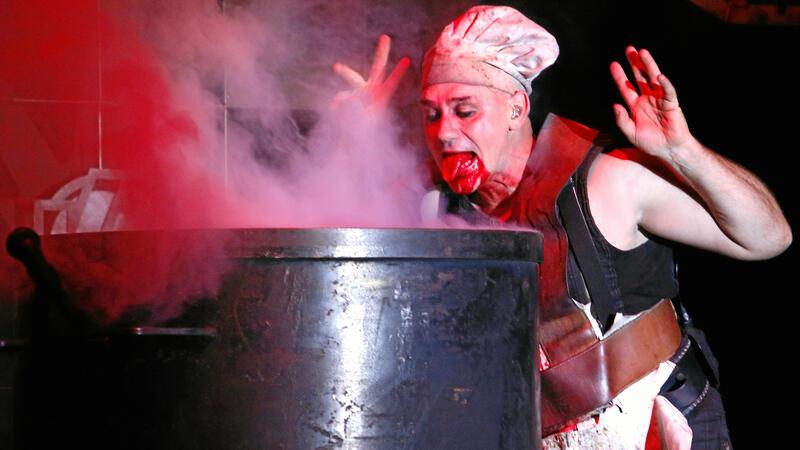 Miner´s Rock: Der Goslarer Plakate-Streit landet vor Gericht Was Völkerball-Frontmann René Anlauff da wohl in die Suppe mischt? Mit dem letzten Open-Air am Rammelsberg im August 2023 haben sich die Ex-Miner´s-Rocker Christian Burgart und Sören Behme ein Bußgeldverfahren durch die Stadt Goslar eingebrockt.
