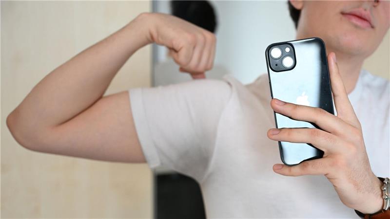 Was auf Tiktok als sexy gilt, ist ganz unterschiedlich: So können auch normale Aufgaben wie Kochen oder Holz hacken sexualisiert werden. (Symbolbild)