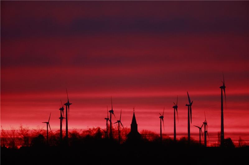 „Windkraft-Gipfel”: Energiebranche erwartet Aufbruchsignal Was bringt der «Windkraft-Gipfel»? Bundeswirtschaftsminister Robert Habeck (Grüne) hat Vertreter von Energieverbänden sowie Ländern nach Berlin eingeladen.