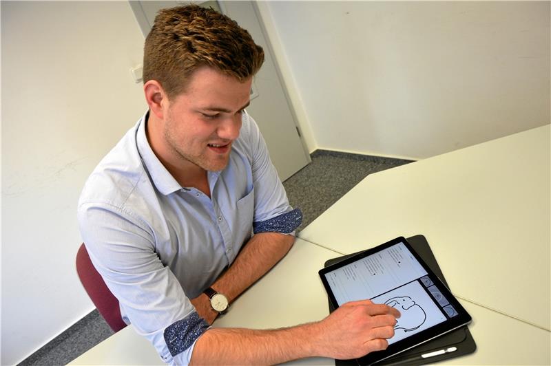 Einmal mit Tim Cook im Silicon Valley plaudern Was darf es sein? Ein Elefant oder doch lieber der Krake? Stefan Liesendahl führt sein Programm vor.  Foto: Meyer-Zurwelle