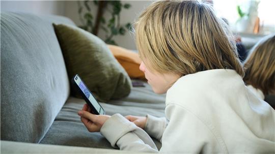 Was digitale Medien mit Kindern machen (Foto-Illustration).