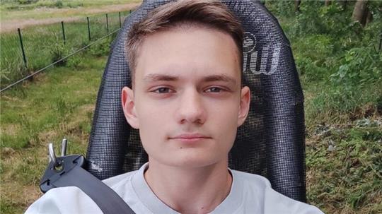 Was für ein Erlebnis: An seinem 15. Geburtstag fährt Dmitrii mit der Sommerrodelbahn in Hahnenklee.