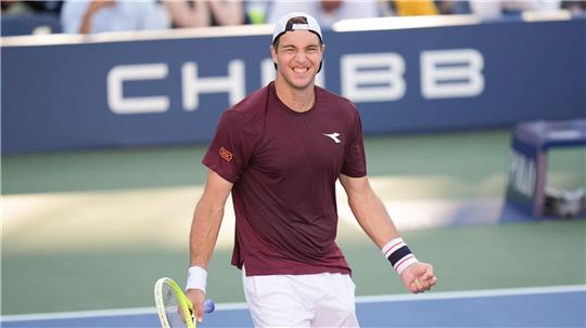 Was für eine Überraschung: Jan-Lennard Struff freut sich über seinen Achtelfinaleinzug.