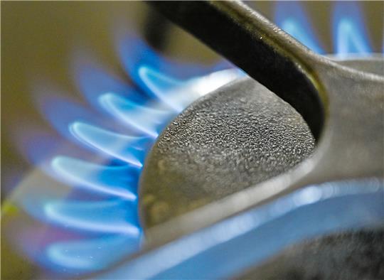 Was sparen Gas- und Stromkunden durch die Preisbremse? Darüber sollen Informationsschreiben der Versorger aufklären. Doch es gibt ein Problem mit IT-Dienstleistern. Foto: dpa