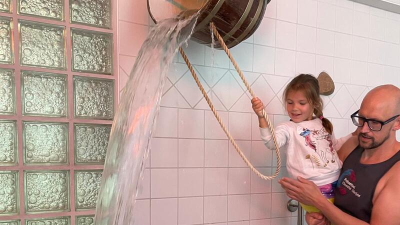 Kita-Kinder zu Besuch bei der DLRG Clausthal-Zellerfeld Wasser ist ein spannendes Element.
