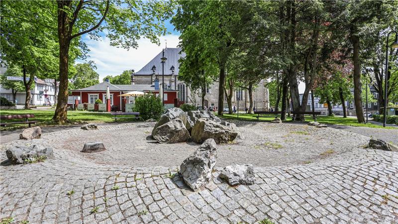 Sanierung des Zellerfelder Thomas-Merten-Platzes wird teuer Wasser läuft schon lange nicht mehr durch den Brunnen auf dem Thomas-Merten-Platz.