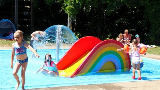 Wasserspaß in Liebenburg: Die Saisonvorbereitungen für das Freibadjahr laufen im Nordharz auf Hochtouren.