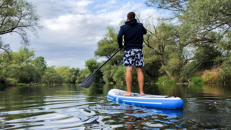 Wo Gefahren beim Baden in Niedersachsens Gewässern lauern Wassersportler und Schwimmer sollten sich vorab über die Gewässer sorgfältig informieren. (Archivbild)