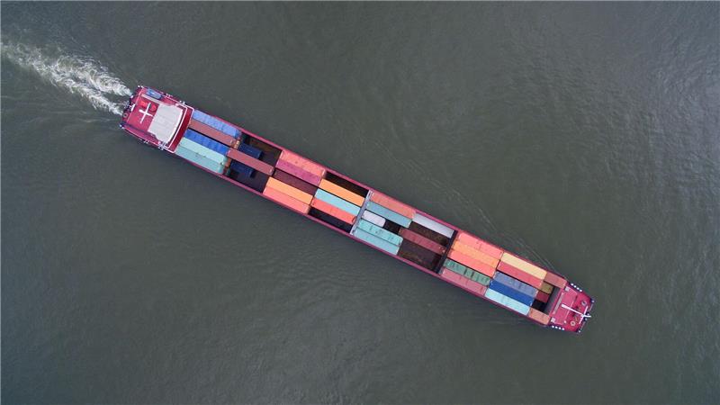 Förderung von Wasserstoff-Tests für Luft- und Schifffahrt Wasserstoffanwendungen sollen helfen, die Luft- und Schifffahrt klimafreundlicher zu machen.
