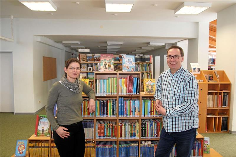 Wechsel an der Spitze der Stadtbücherei in Braunlage: Auf Detlef Linke, der künftig in Bad Harzburg arbeitet, folgt mit Imke Koch eine Braunlagerin.  Foto: Eggers