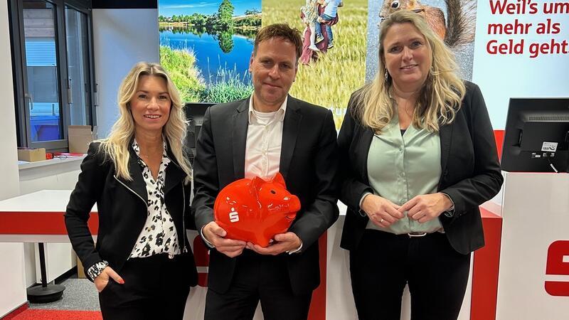 Wechsel bei der Sparkasse (v.l.): Melanie Apel arbeitet nun im Private Banking, Thimo Lehmann leitet die Geschäftsstelle in Clausthal-Zellerfeld, und Anke Behrens ist für Jürgenohl zuständig.