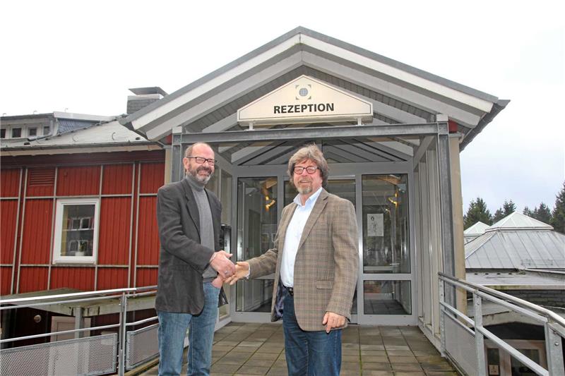 Wechsel beim Internationalen Haus Sonnenberg: Jens Steffen Minkus (links) löst Horst Weiher zum 1. Januar als Geschäftsführer ab.  Foto: Eggers