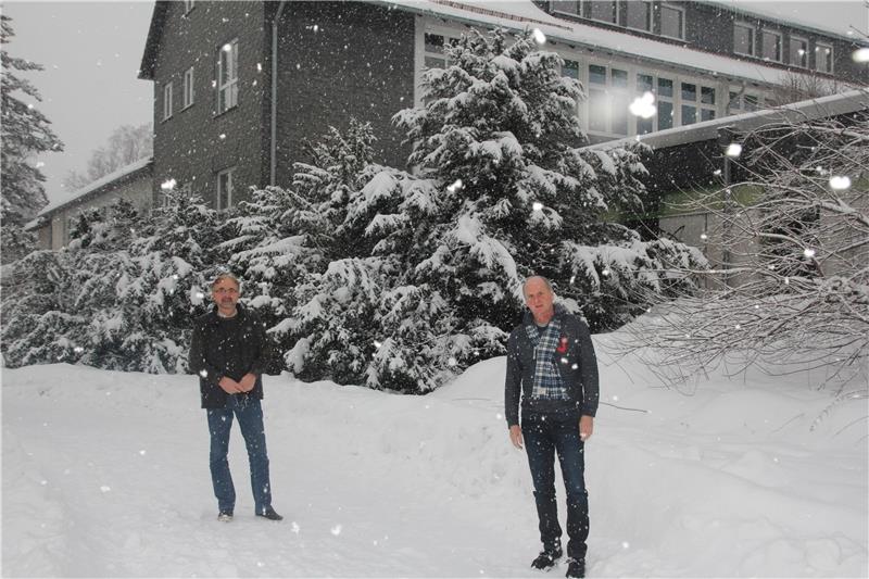 Wechsel zum Ende des ersten Schulhalbjahres in der Leitung des Oberharz-Gymnasiums in Braunlage: Für Hans-Joachim Dampmann (links) kommt Dr. Joachim Cordes.  Foto: Eggers