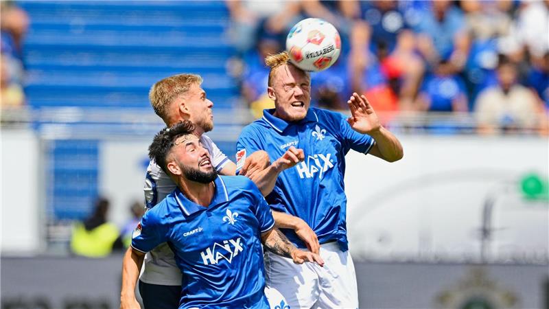 Ausgerechnet dank Lidberg: Darmstadt besiegt Bochum 4:1 Wechselgerüchten zum Trotz erzielt Darmstadts Isac Lidberg (r) gegen Bochum drei Treffer.