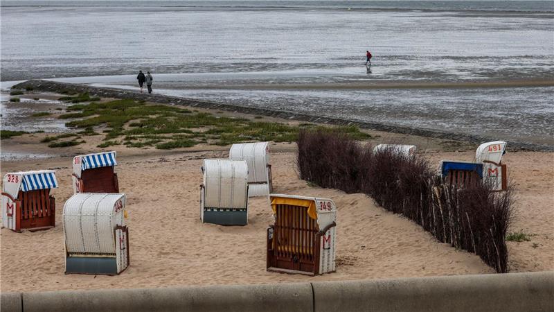 Wechselhaftes Wetter hat im Juli an der Küste nicht ganz so häufig zum Strandurlaub eingeladen. (Archivbild)