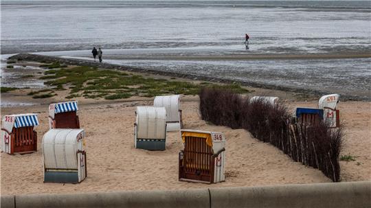 Wechselhaftes Wetter hat im Juli an der Küste nicht ganz so häufig zum Strandurlaub eingeladen. (Archivbild)