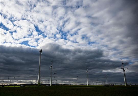 Wechselnde Bewölkung, Schauer und Graupelgewitter: Das Wetter bleibt durchwachsen.