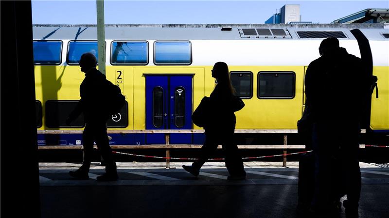 Wegen Bauarbeiten müssen sich Fahrgäste auf der Strecke Hamburg–Hannover ab Mai auf Einschränkungen einstellen. (Symbolbild) 