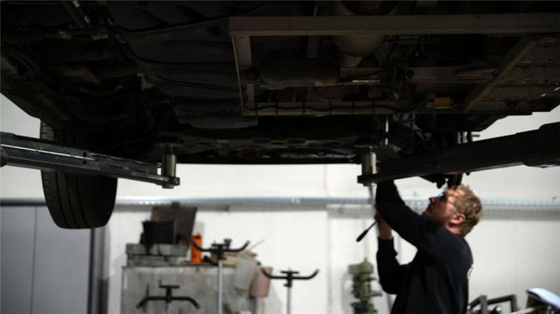 Auto-Ersatzteile teurer - Auswirkungen auf Beiträge Wegen Ersatzteilpreise beim Auto könnten sich auch die Versicherungsprämien von Autohaltern erhöhen (Archivfoto).