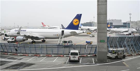 Wegen IT-Problemen beim Lufthansa-Konzern sind Tausende Passagiere von Verspätungen und Flugausfällen betroffen.