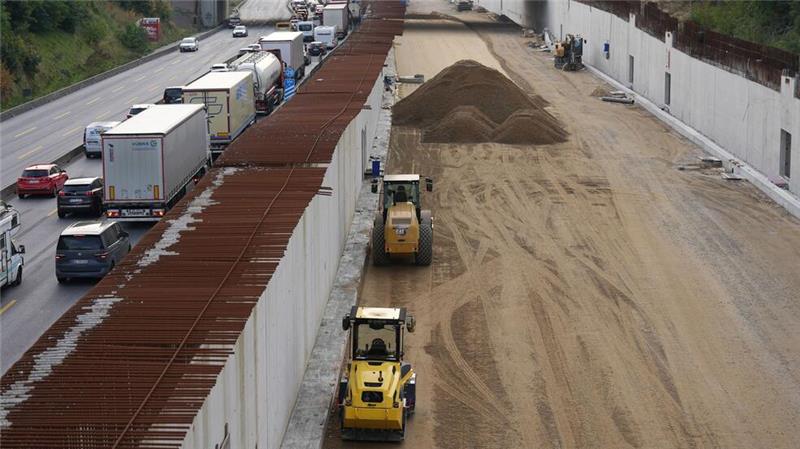 Wegen Bauarbeiten: A7 und Elbtunnel am Samstag voll gesperrt Wegen der Bauarbeiten wird die Autobahn am Wochenende zum sechsten Mal in diesem Jahr voll gesperrt.