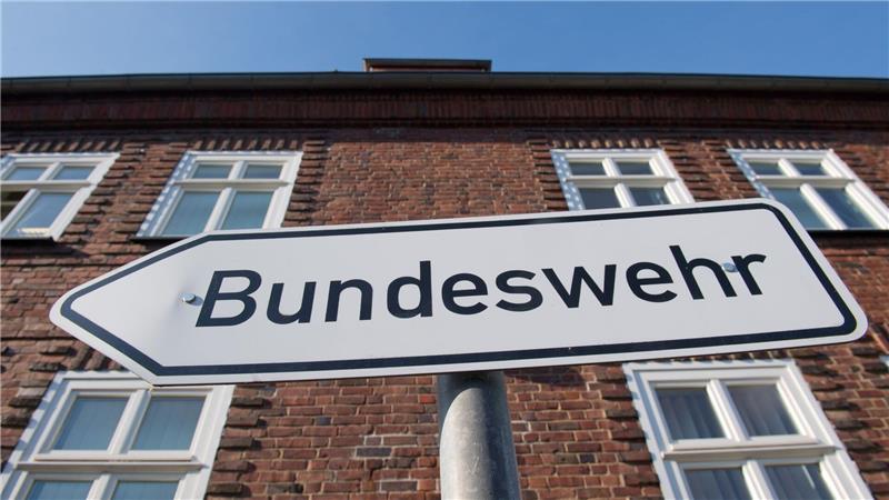 Ministerium: Umwandlung von 200 Militär-Standorten gestoppt Wegen der Bedrohung durch Russland hatte die Nato ihre Verteidigungsplanungen geändert. Für die Bundeswehr bedeutet das: Sie braucht mehr Platz. (Symbolbild)