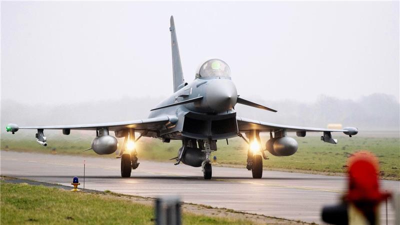 Erste Eurofighter ziehen wieder von Laage nach Wittmund Wegen der Sanierung der Landebahn hatte die Luftwaffe die Eurofighter 2022 von Wittmund nach Laage verlegt. (Archivbild)
