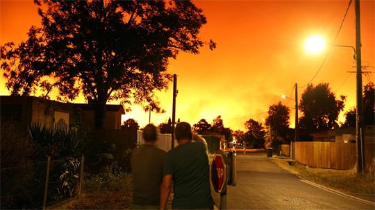Wegen des Brandes an der Atlantikküste wurden inzwischen fast 20.000 Menschen evakuiert.