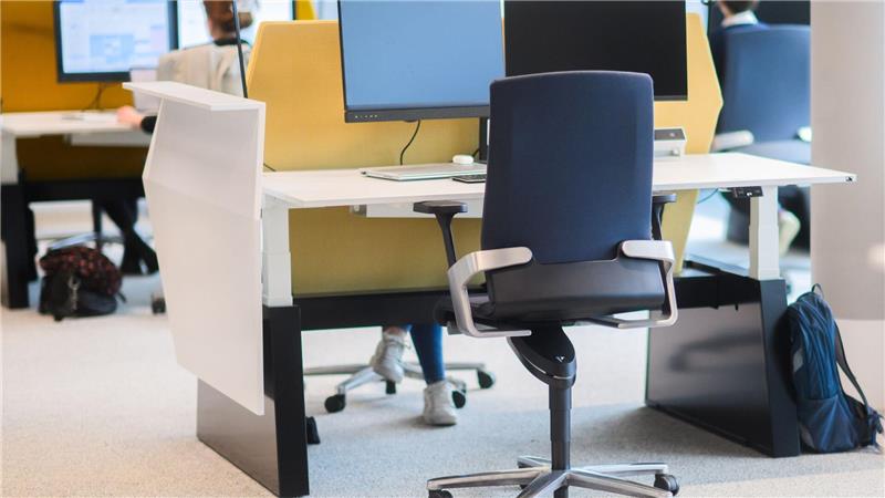 Jeder Vierte im Homeoffice: Arbeiten zu Hause bleibt beliebt Wegen des Homeoffice-Trends bleiben in vielen Büros Schreibtische leer. (Archivbild)
