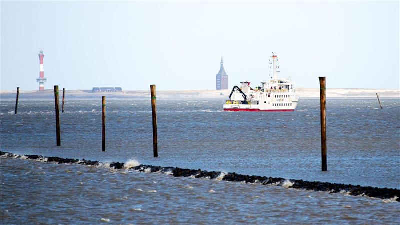 Wegen des Ostwindes und niedriger Wasserstände fallen Inselfähren teils aus oder fahren zu anderen Zeiten. (Archivbild)