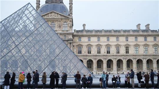 Wegen des Verdachts auf Betrug mit falschen Eintrittskarten kam eine Person in Untersuchungshaft. (Archivbild)