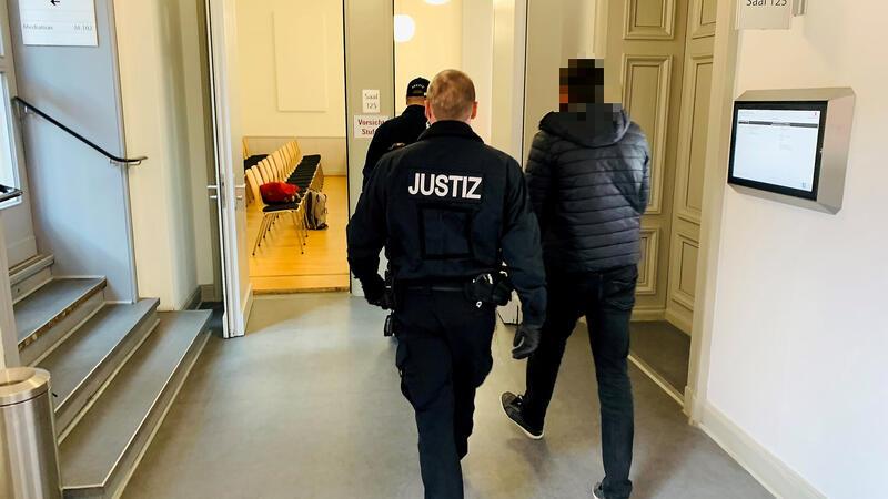 Wegen des Vorwurfs des versuchten Totschlags muss sich ein 43-Jähriger aktuell vor dem Landgericht Braunschweig verantworten.