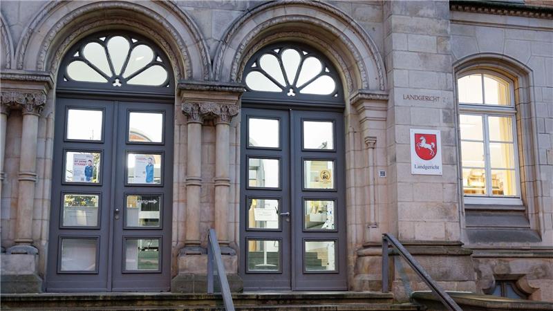 Wegen des schweren sexuellen Missbrauchs seiner eigenen Kinder hat das Landgericht Osnabrück einen 49 Jahre alten Mann zu einer langen Haftstrafe verurteilt. (Archivbild) 