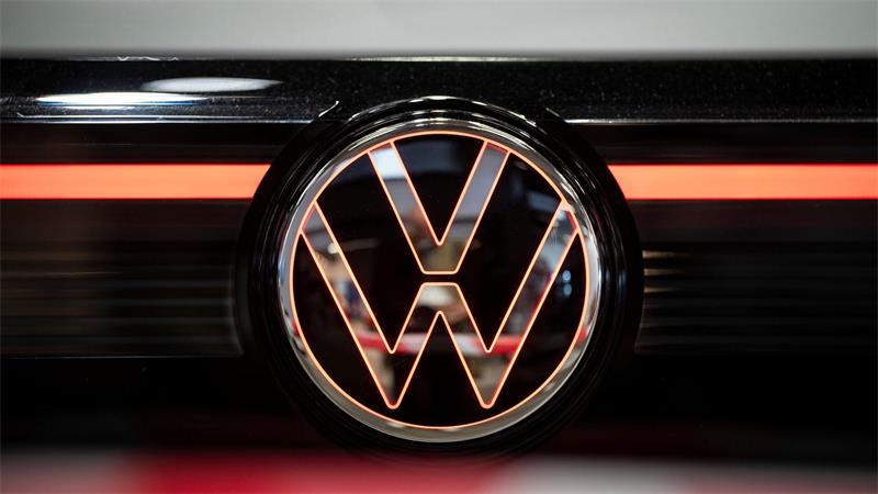 Wegen einer fehlenden Schraube müssen VW-Fahrer für einen vorsorglichen Rückruf möglicherweise zweimal in die Werkstatt. (Symbolbild)