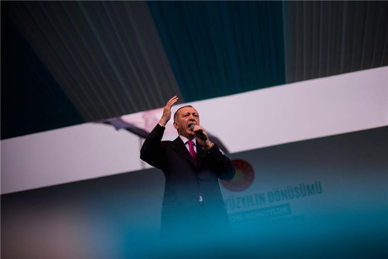 Sprecher weist Spekulationen über Erdogans Gesundheit zurück Wegen gesundheitlicher Probleme musste ein Live-Interview mit dem türkischen Präsidenten Recep Tayyip Erdogan abgebrochen werden.
