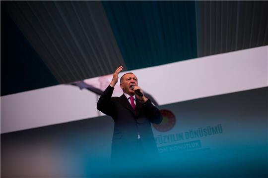 Wegen gesundheitlicher Probleme musste ein Live-Interview mit dem türkischen Präsidenten Recep Tayyip Erdogan abgebrochen werden.