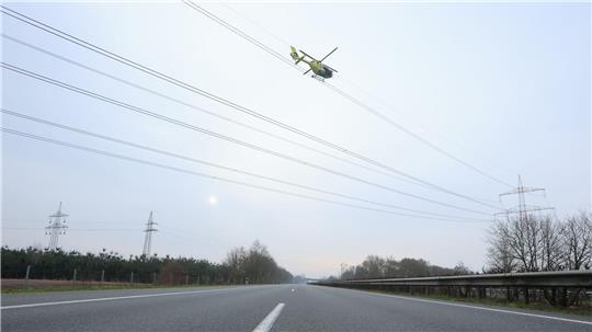 Wegen möglicher herabfallender Teile war die Autobahn während der Arbeiten gesperrt.
