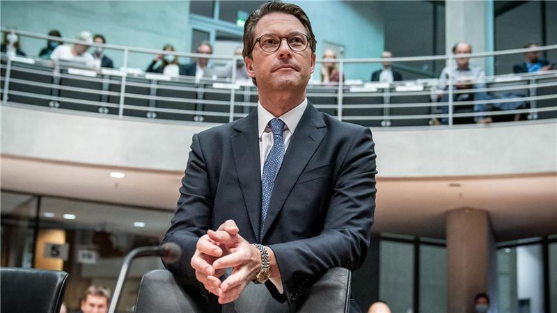 Gescheiterte Pkw-Maut kostet Steuerzahler weitere Millionen Wegen seiner Aussagen im Maut-Untersuchungsausschuss droht dem ehemaligen Verkehrsminister ein Prozess. (Archivbild)