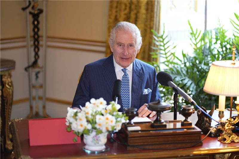 König Charles erinnert an gegenseitige Hilfe Wegen seiner Erkrankung nimmt Charles derzeit keine größeren öffentlichen Auftritte wahr.